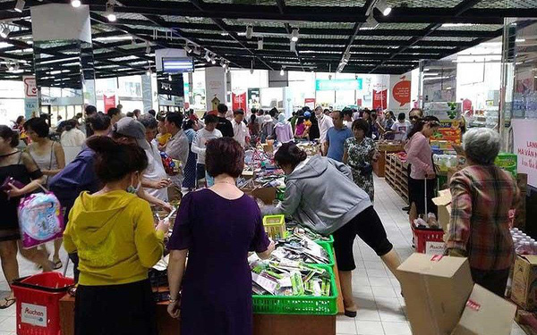 ‘Tàn phá’ siêu thị Auchan: Người tiêu dùng thua cuộc