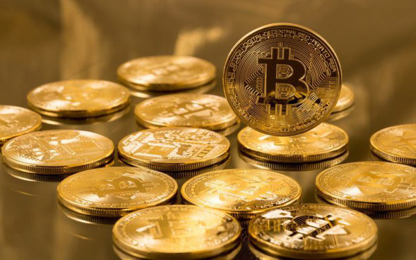 Bitcoin ‘gục ngã’ xuống 7.600 USD, vì sao?
