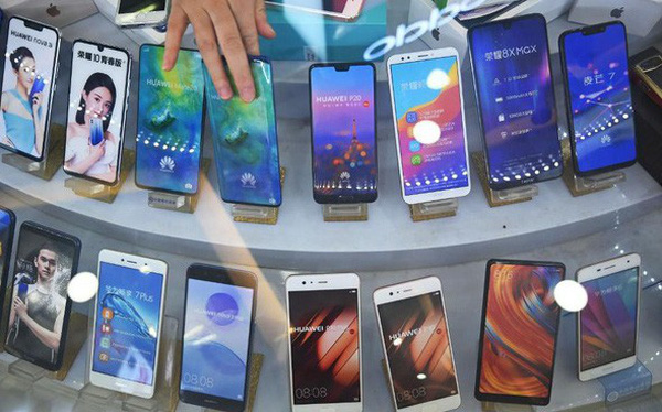 Huawei khẳng định dây chuyền sản xuất smartphone vẫn đang hoạt động hết công suất, bất chấp lệnh cấm của Mỹ