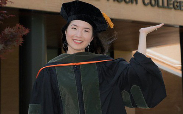 Lần đầu tiên có nữ du học sinh Việt tốt nghiệp thủ khoa ngành Dược một trường Đại học lớn tại Mỹ